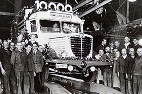 Der 10 000. Nutzkraftwagen der Firma Büssing aus Braunschweig aus dem Jahr 1950.